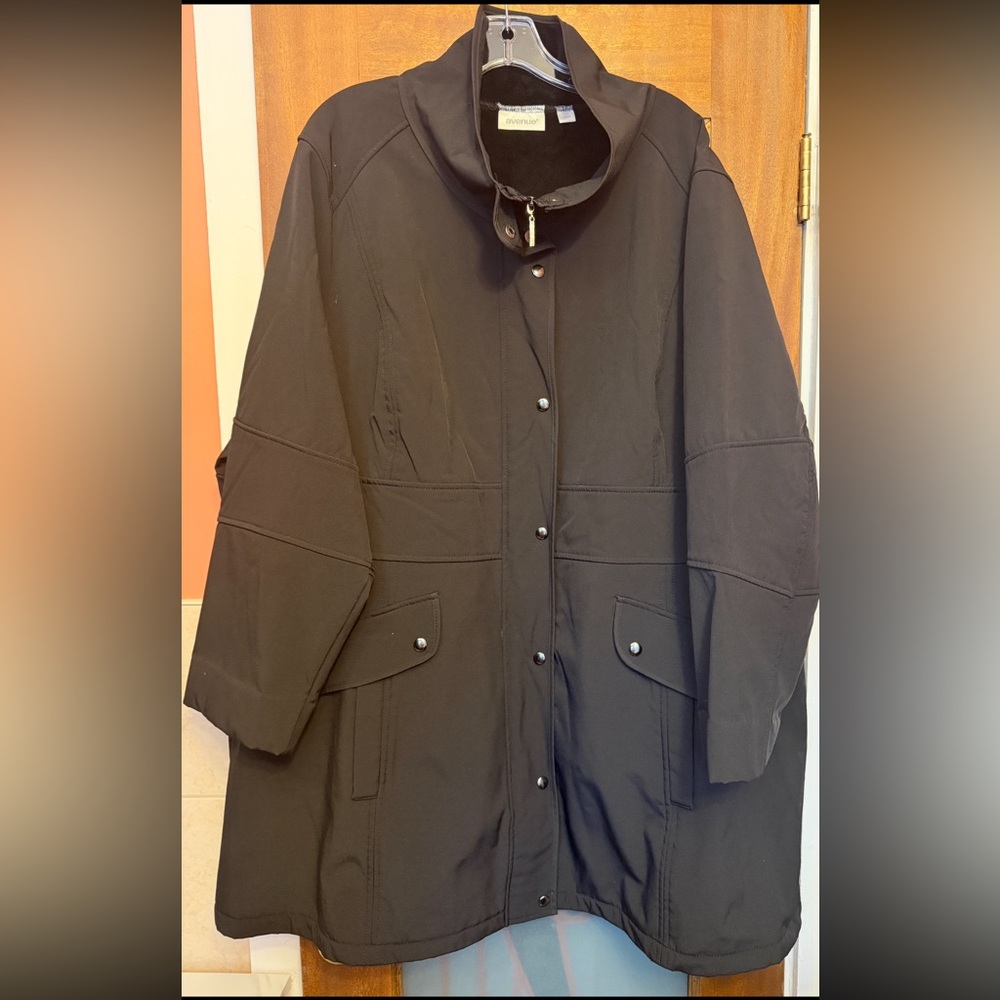 Avenue Women’s Extend Plus Fleece Lined Black Water Resistant Coat 30/32